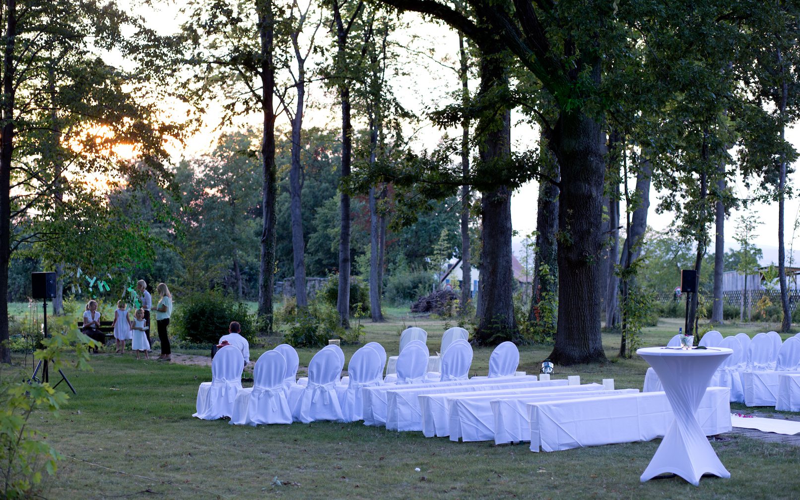 Hochzeit im Freien im Schlossparkj