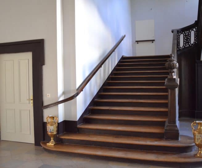 Eingangs/Entree Treppe zum Untergeschoss bzw zum Erdgeschoss