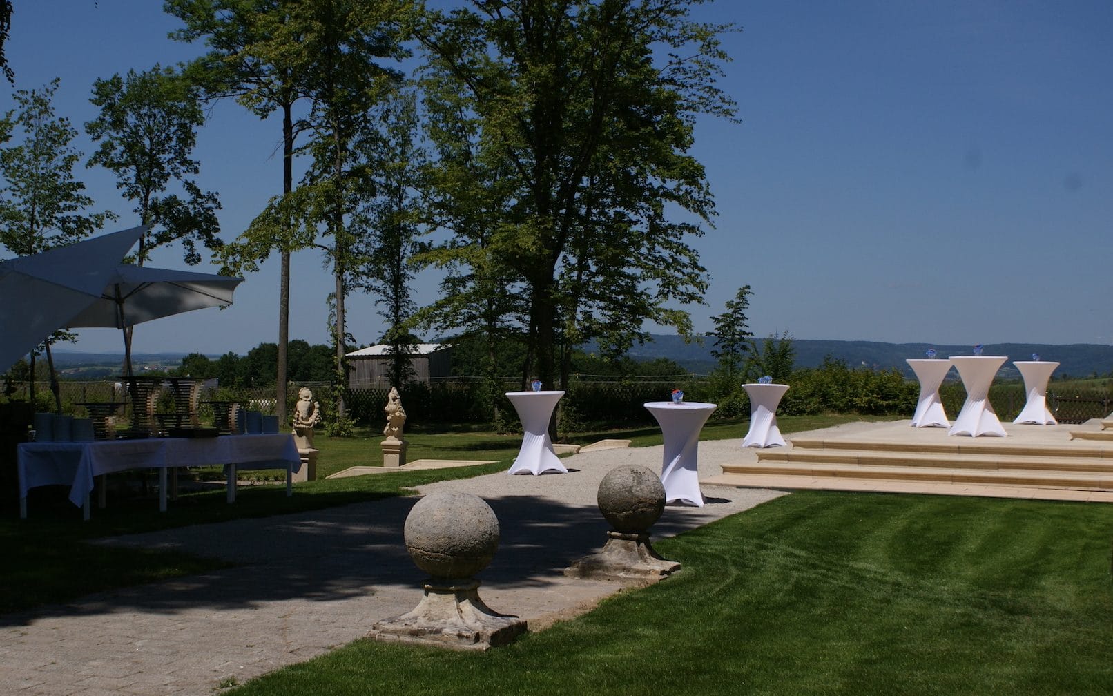 Schlossparkterasse im freien für geladene Gäste